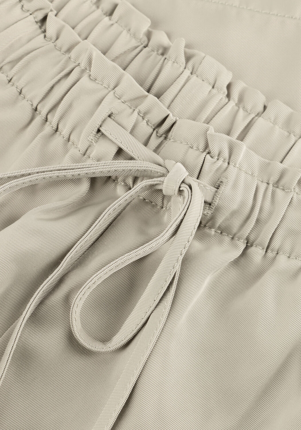 EDITED Pantalon courts YOKO SHORTS en beige - large