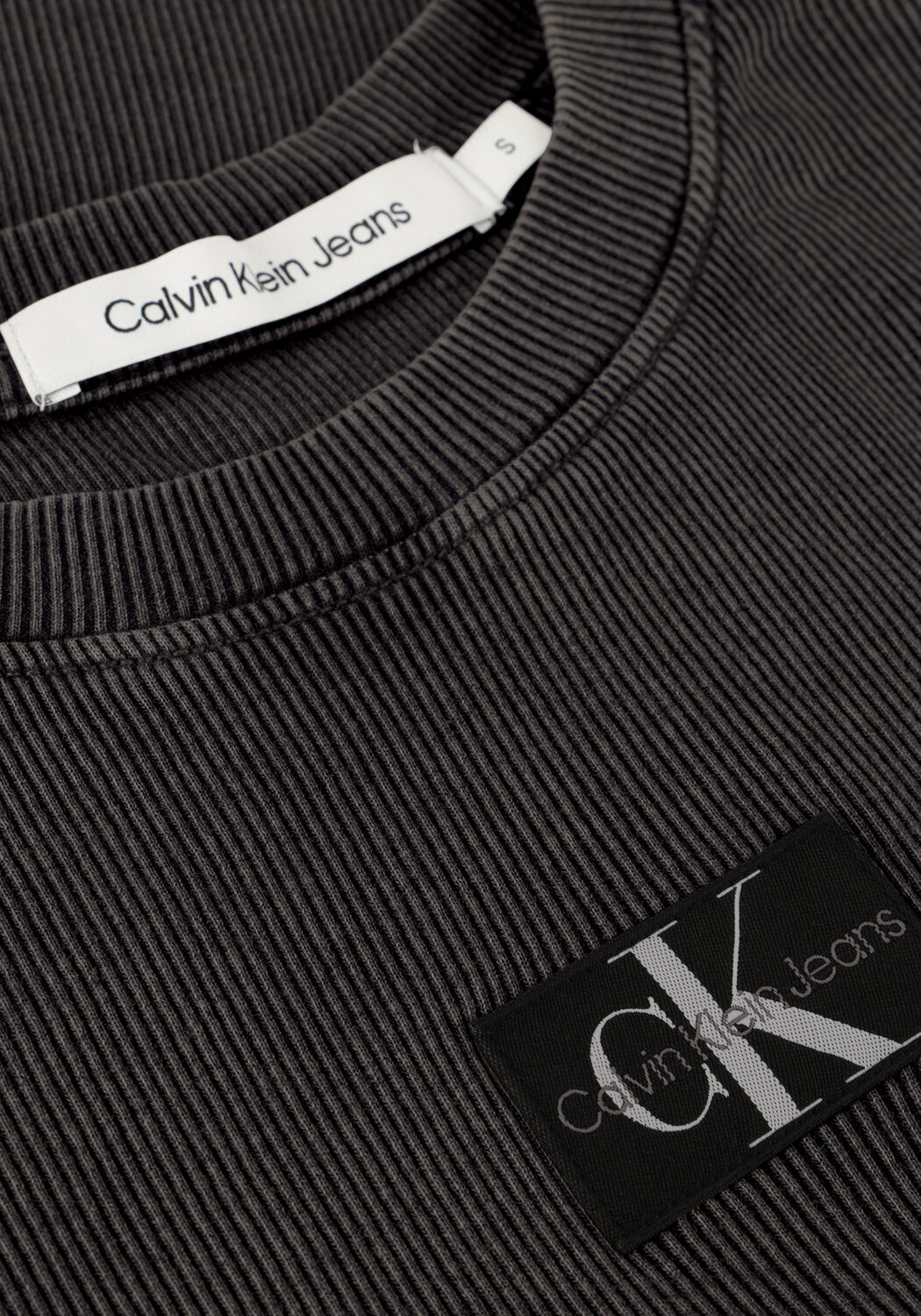 CALVIN KLEIN T-shirt LABEL WASHED RIB SLIM TEE en noir - large