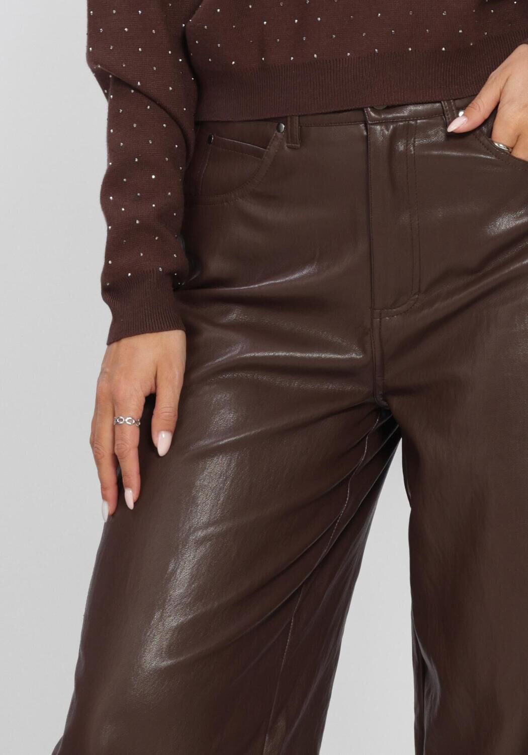 AAIKO Pantalon large QUIN PU 689 en marron - large