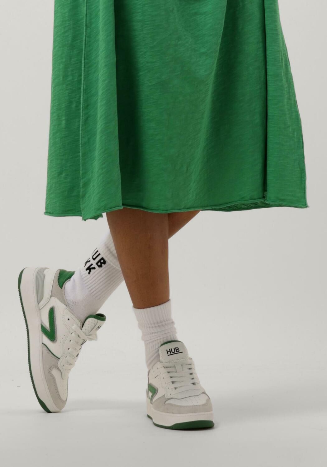 HUB Baskets basses SMASH en blanc Omoda