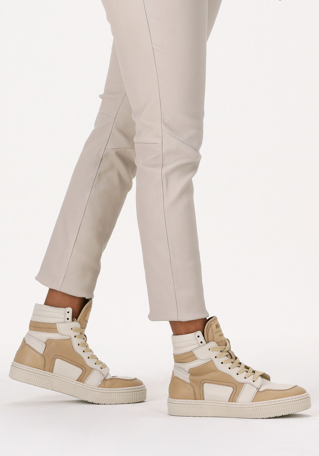 NIKKIE Baskets montantes LIVIA SNEAKER en camel - large