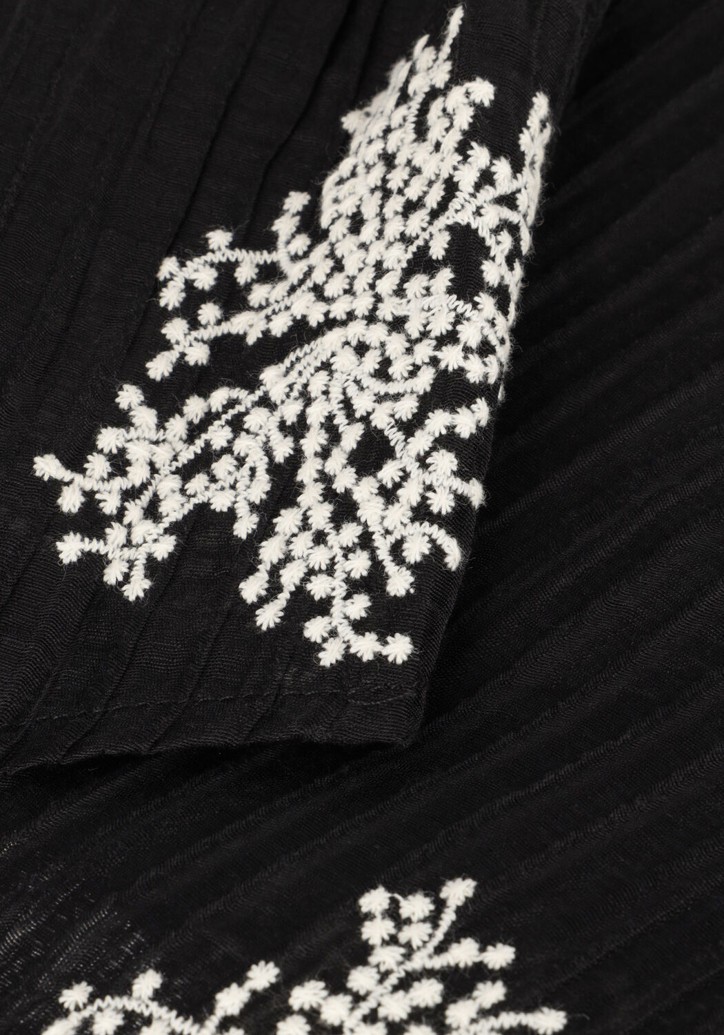 NUKUS Haut MONTEL TOP en noir - large