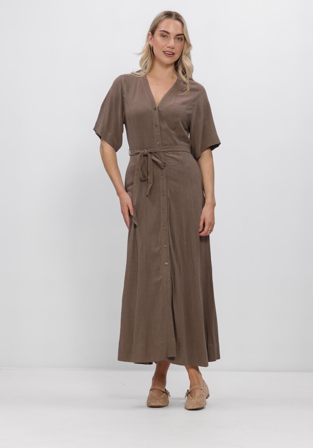 Bruine SELECTED WOMEN Maxi jurk SLFVIVA REGULAR LINEN BLEND DRESS - large
