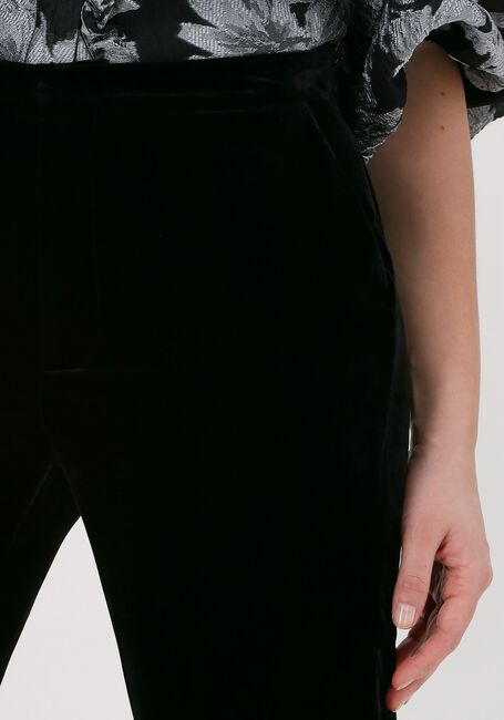 JUST FEMALE Pantalon évasé EVEN VELVET TROUSER en noir - large
