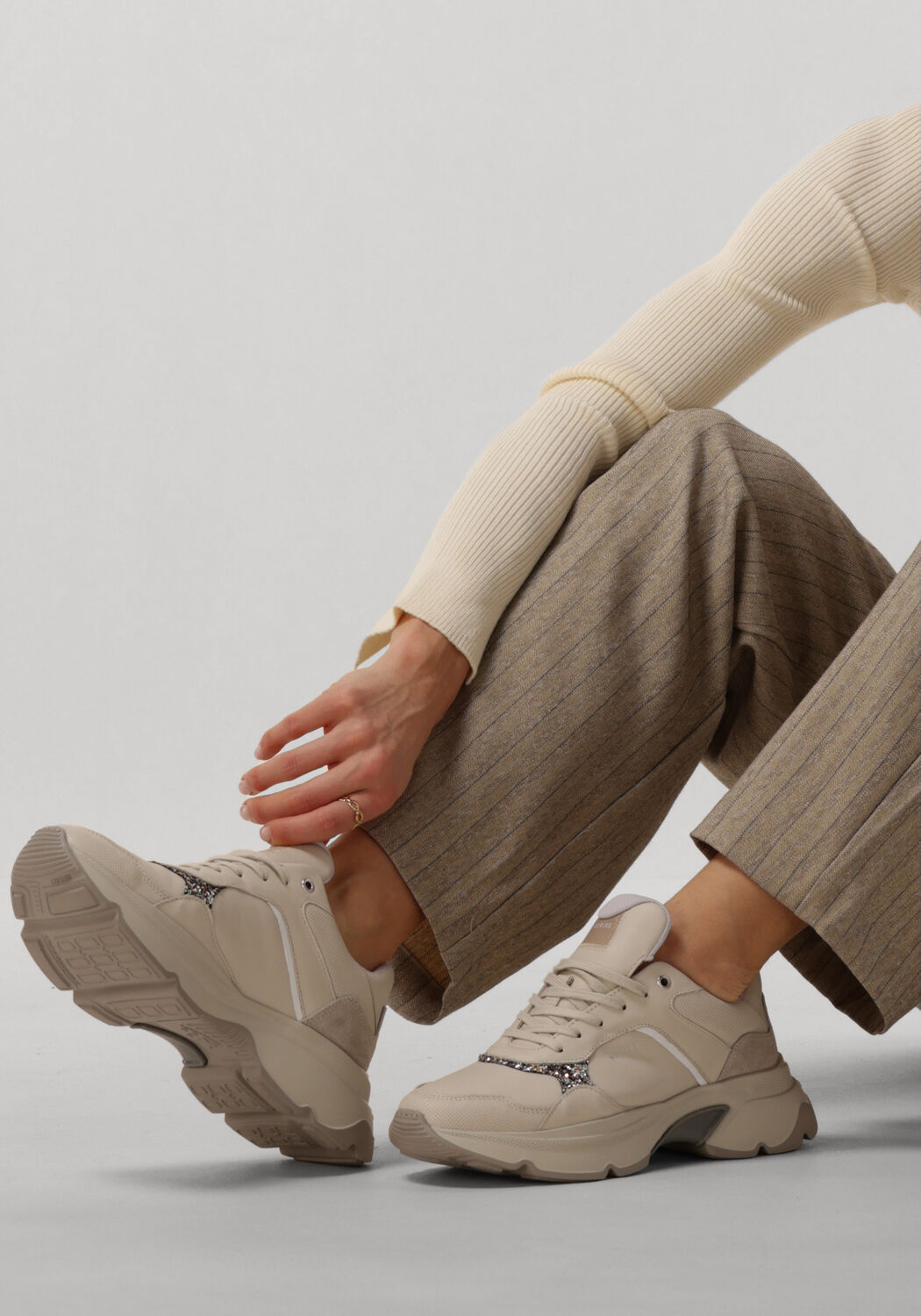 NUBIKK Baskets basses ROSS JADEN en taupe - large