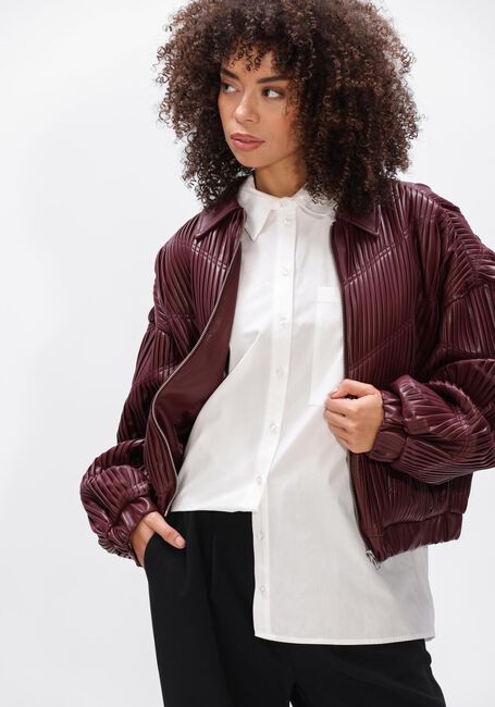 ALIX THE LABEL Jack LADIES WOVEN PLEATED FAUX LEATHER BOMBER Bordeaux - large