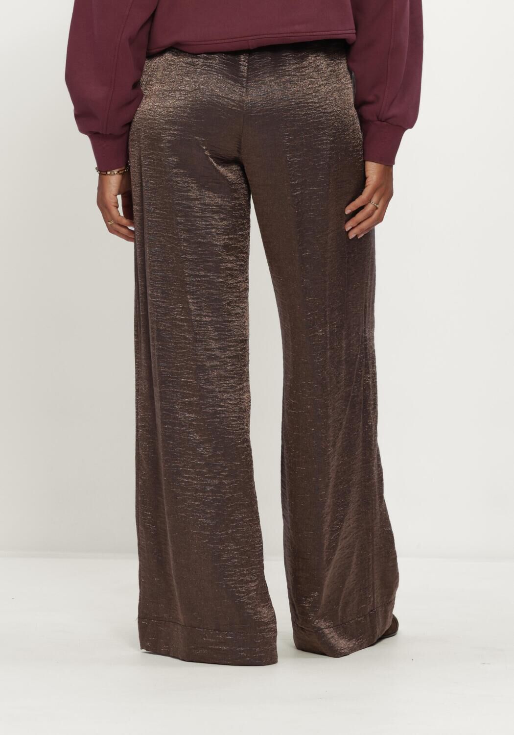 BY-BAR Pantalon large LODI METALLIC PANTS en marron - large