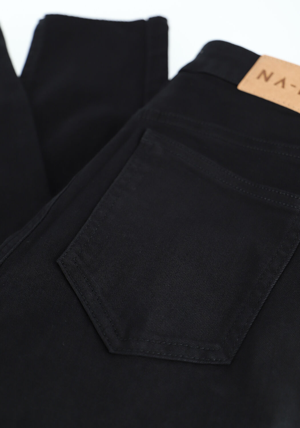 Zwarte NA-KD Skinny jeans SKINNY HIGH WAIST RAW HEM JEAN - large