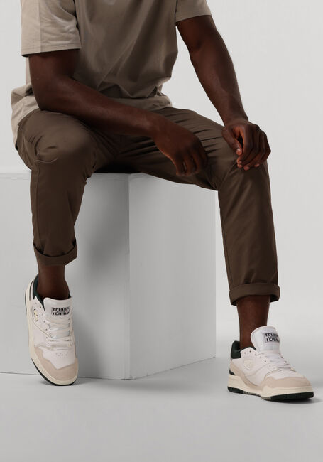 LACOSTE Baskets basses LINESHOT en blanc - large