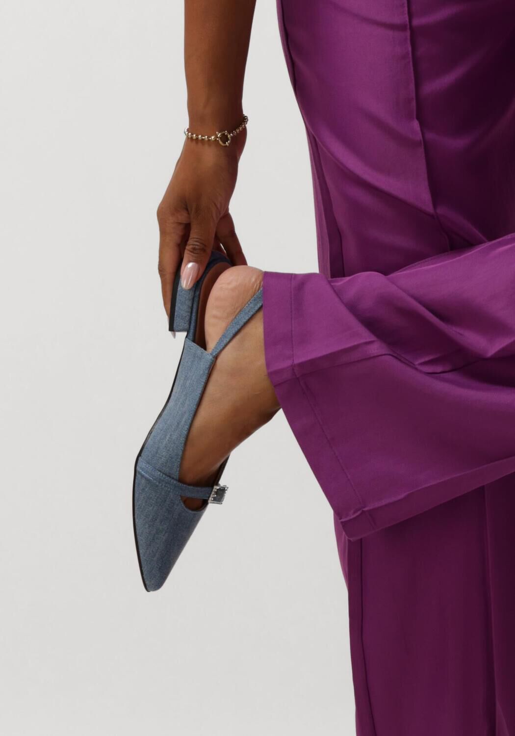 Blauwe NOTRE-V  122219 - large