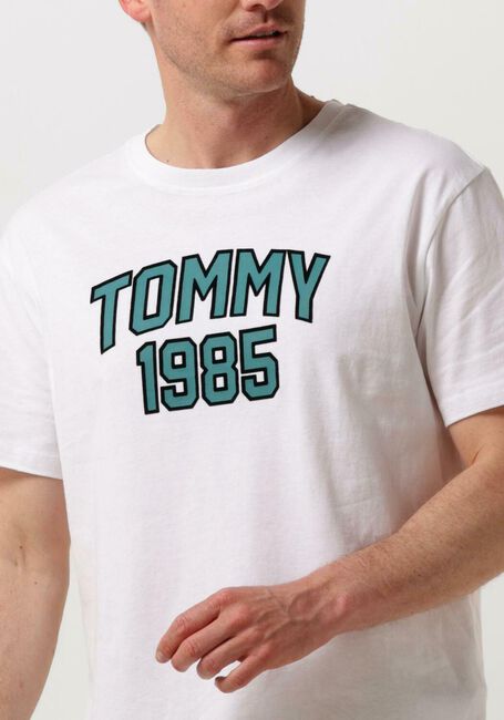 Witte TOMMY JEANS T-shirt TJM REG TOMMY VARSITY SPORT TEE - large