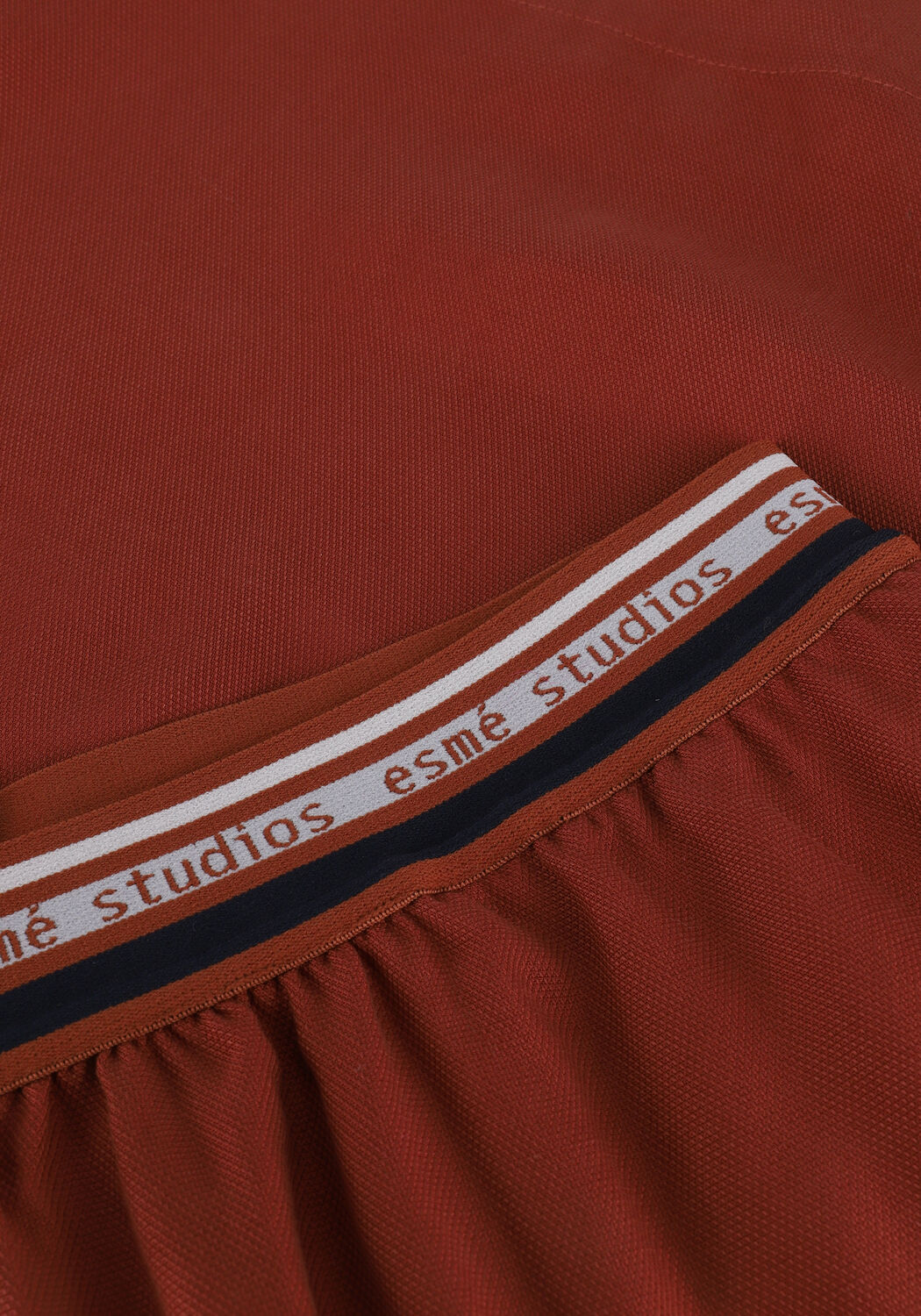 ESM&Eacute; STUDIOS Pantalon courte HENA HIGH WAIST SHORT en rouge - large