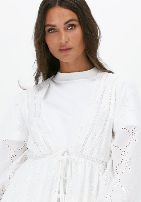 COLOURFUL REBEL Robe maxi SANDY BRODERIE ANGLAISE MAXI KIMONO DRESS en blanc - large