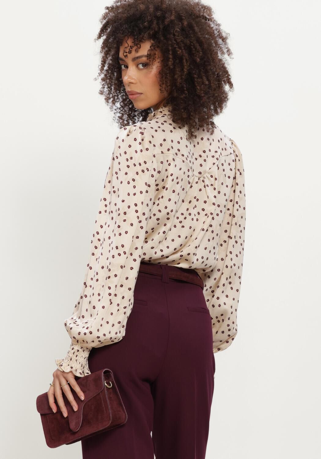 NEO NOIR ASTRIDA FLOWER JACQUARD BLOUSE Blouses en beige - large