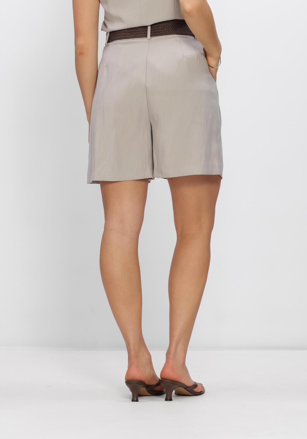 Grijze WITHBLACK Broeken/jumpsuits WBLMARITSA HW TAILORED SHORTS - large