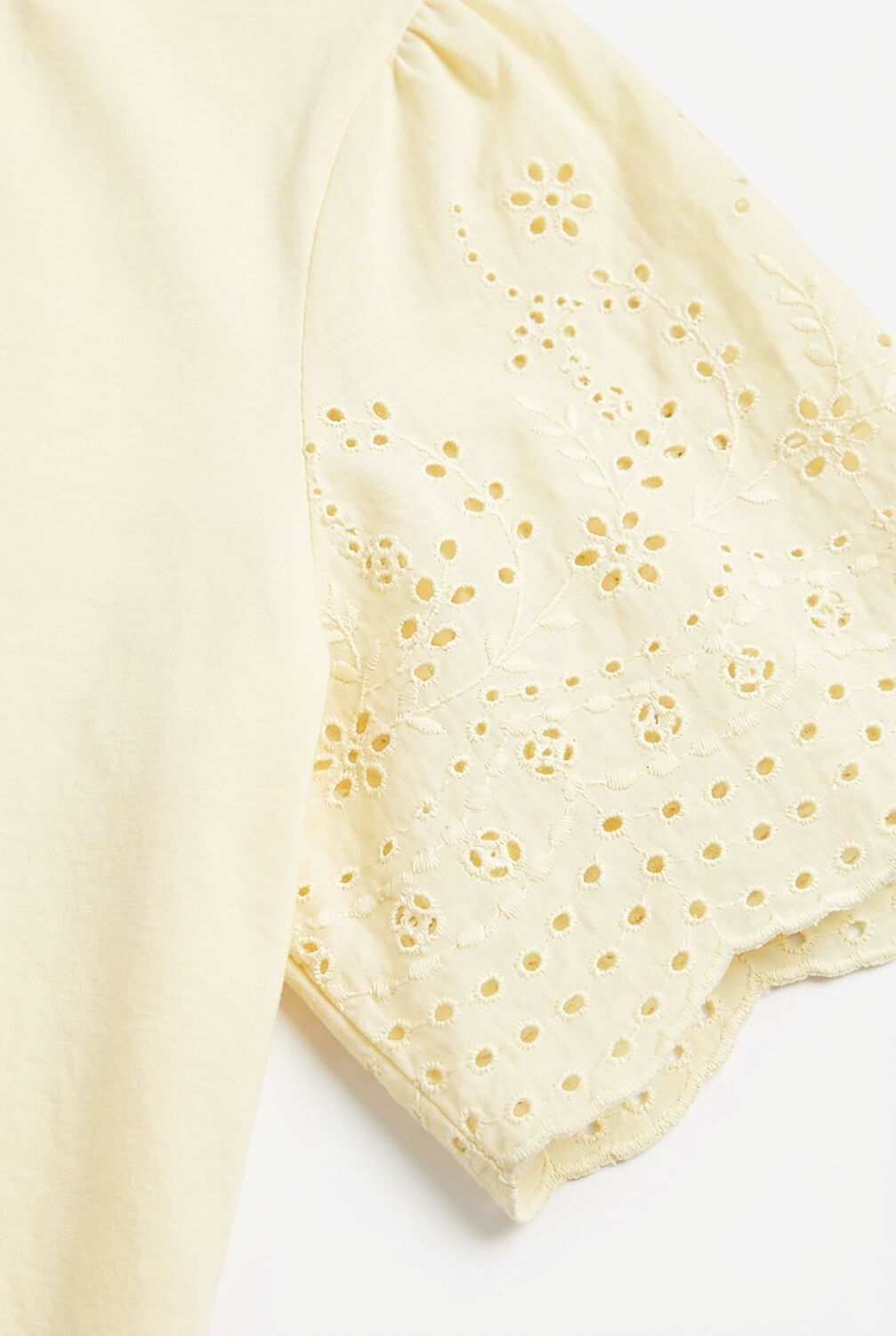 Creme Y.A.S. Top YASLEX SS TOP W. EMB SLEEVES S. - large