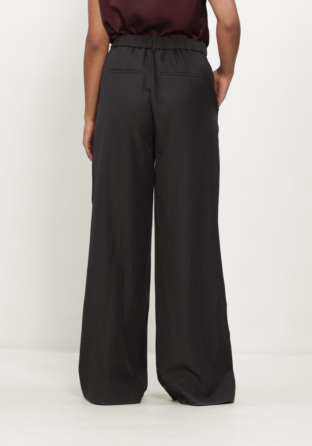 OMODA ATELIER Pantalon large OM-ROBIN X QUINTY en noir - large