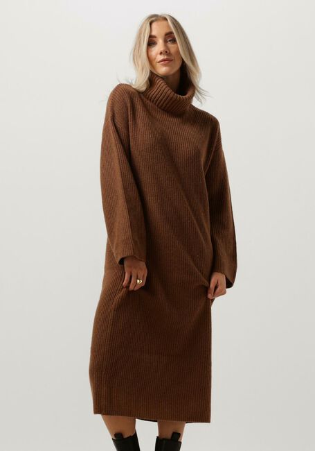 SELECTED FEMME Robe midi SLFNEW ELINA LS KNIT HIGHNECK DRESS en marron - large