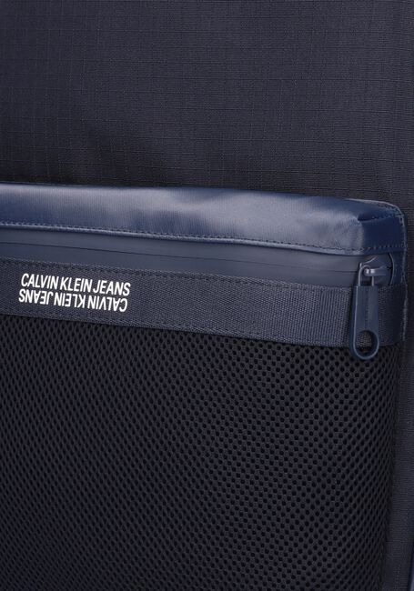 CALVIN KLEIN GRID CAMPUS Sac à dos en bleu - large