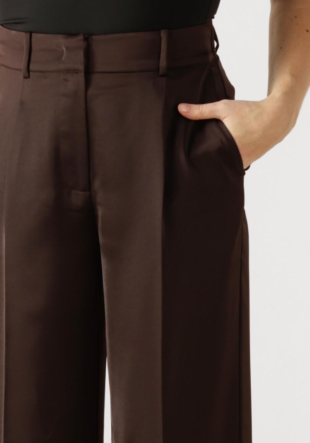 DANTE6 Pantalon large JULES SATIN SMART PANTS en marron - large
