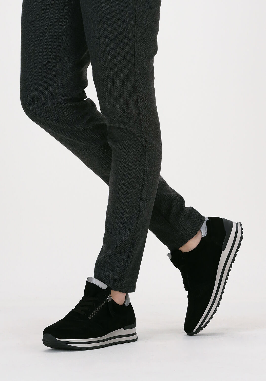 GABOR Baskets basses 528 en noir - large