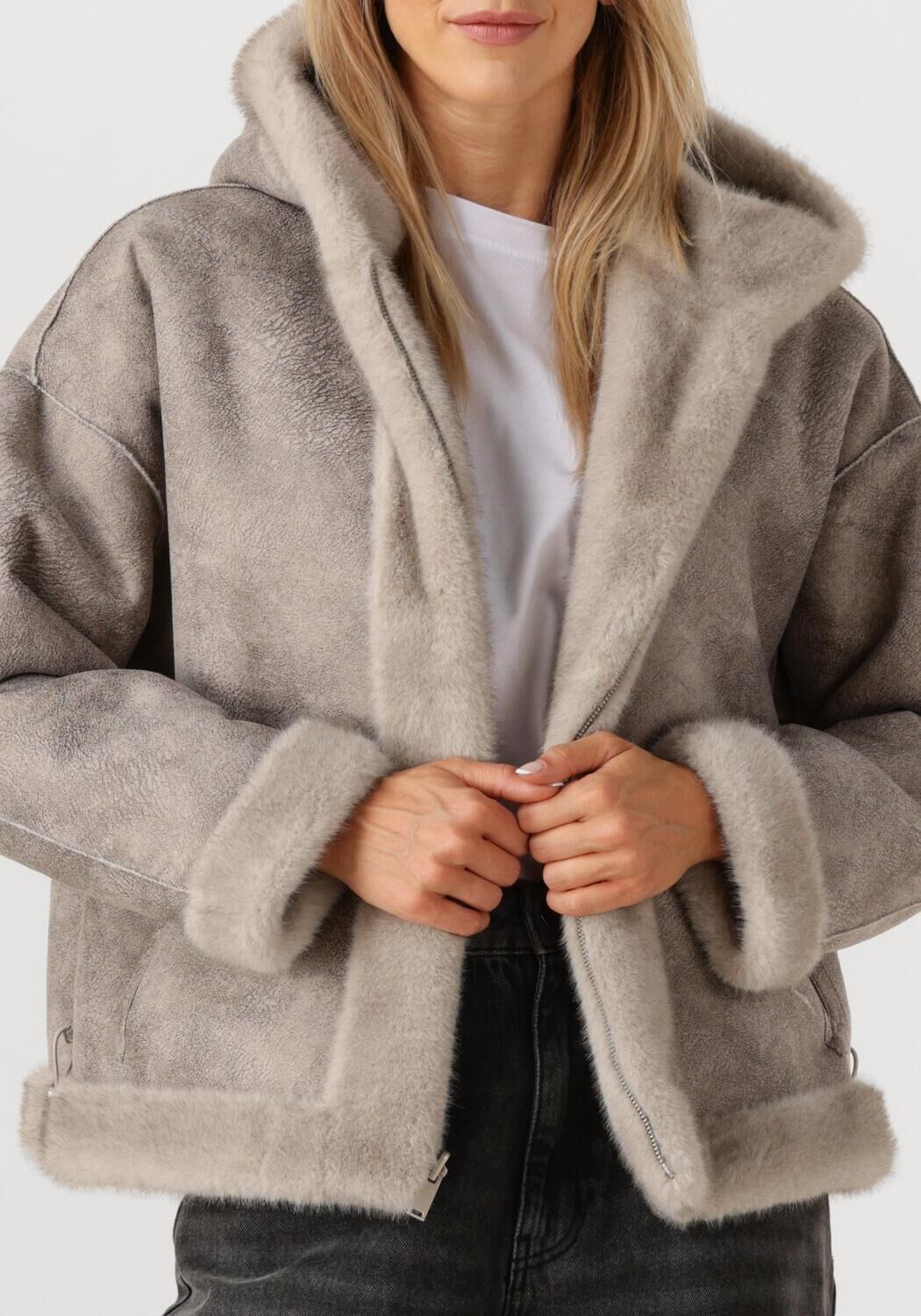 Lichtgrijze STUDIO AR Faux fur jas RUBY - large