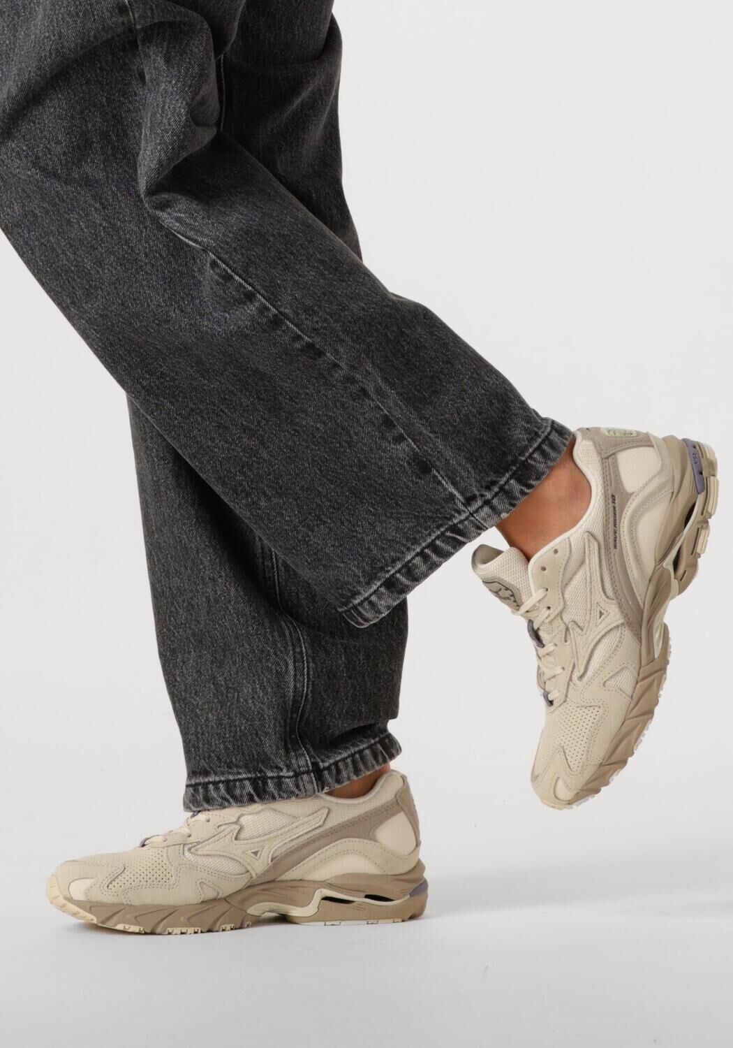 Beige MIZUNO Sneakers WAVE RIDER 10 PREMIUM DAMES - large
