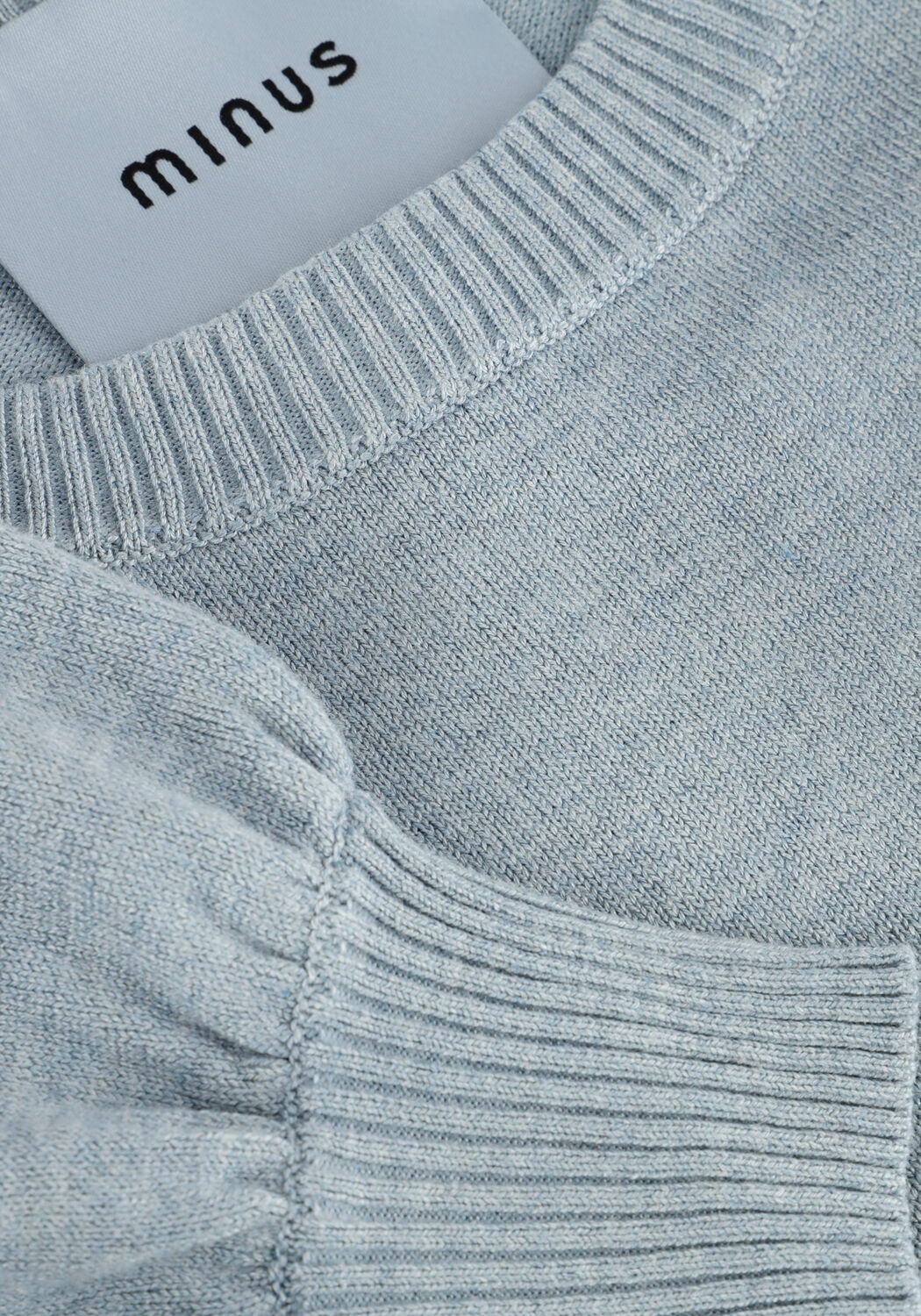 MINUS Haut LIVA KNIT TEE en bleu - large