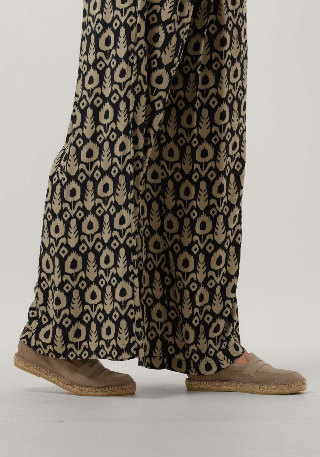 FRED DE LA BRETONIERE 152010233 Espadrilles en taupe - large