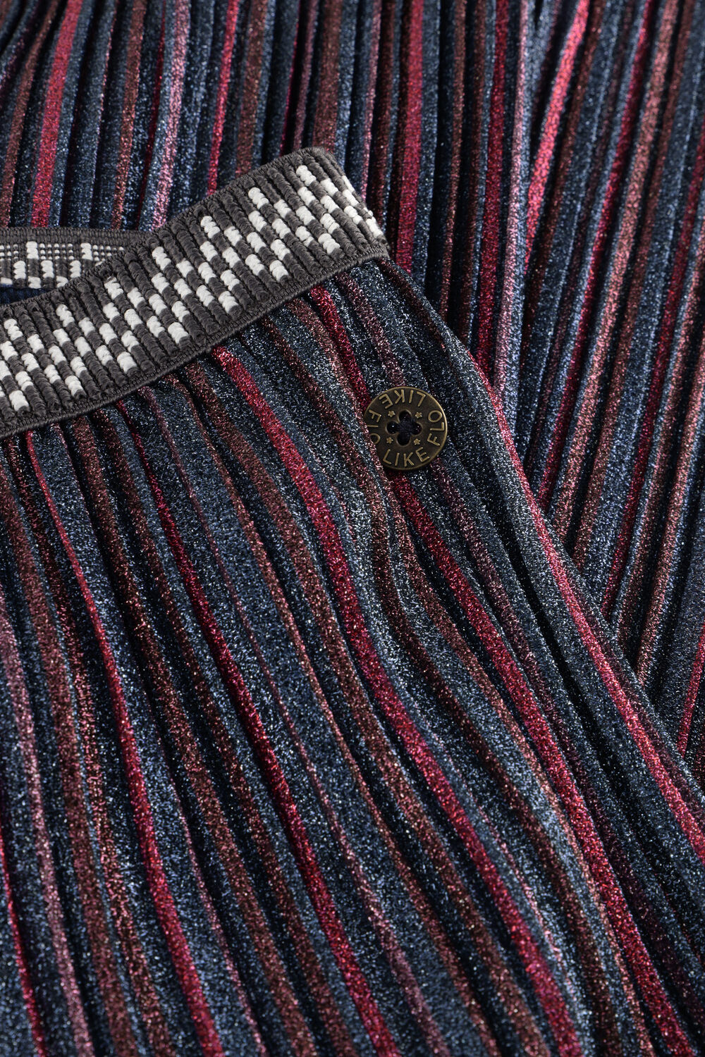 LIKE FLO Pantalon large FOLLY FLO PLISSE GLITTER PANT en multicolore - large