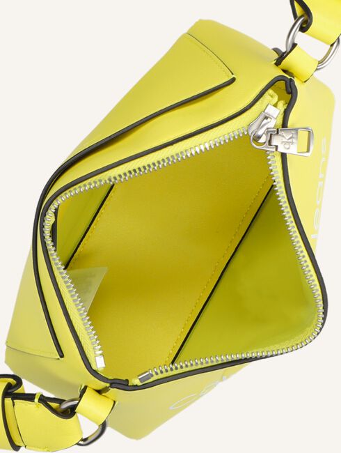 Gele CALVIN KLEIN Schoudertas SCULPTED CAMERA POUCH21 MONO Gele CALVIN KLEIN Schoudertas SCULPTED CAMERA POUCH21 MONO - large