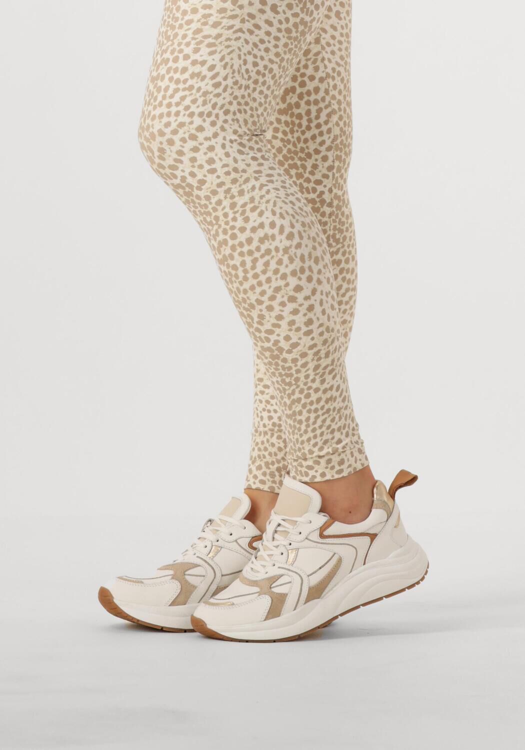 BLASZ Baskets basses CHARU-11 en blanc - large