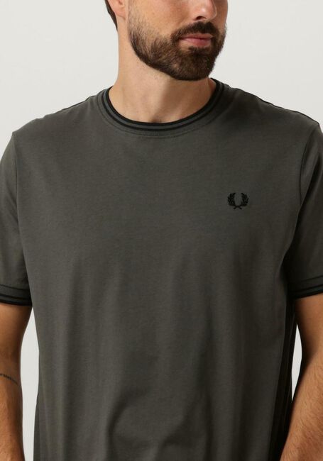 Olijf FRED PERRY T-shirt TWIN TIPPED T-SHIRT - large