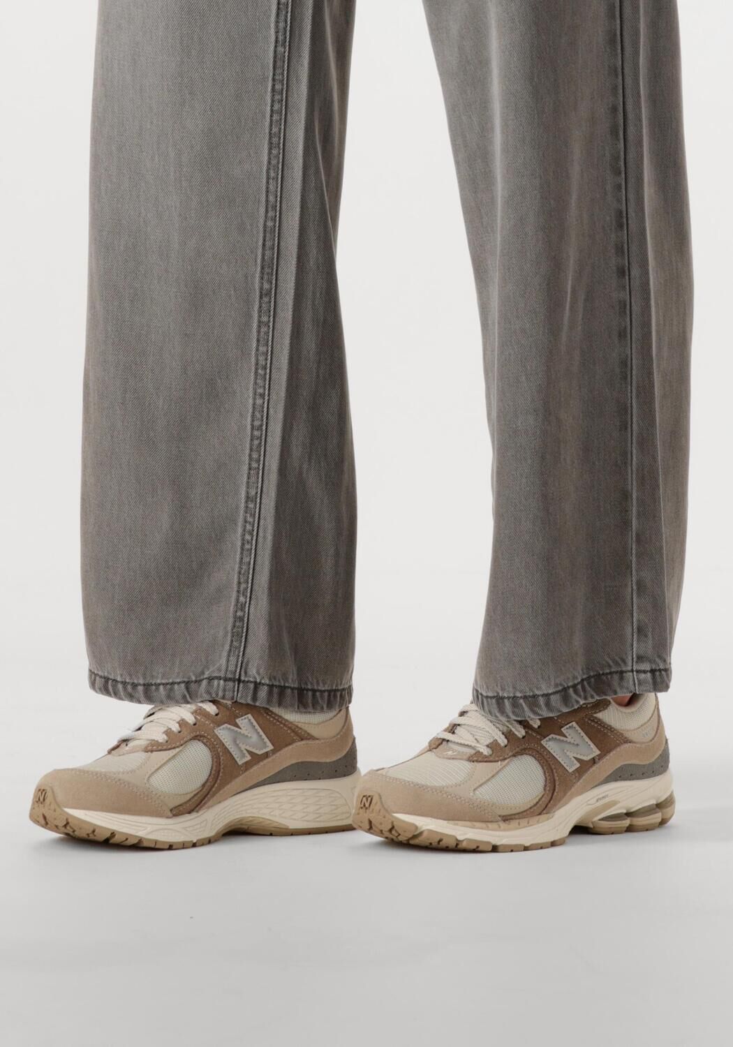 NEW BALANCE Baskets basses M2002 D en beige - large