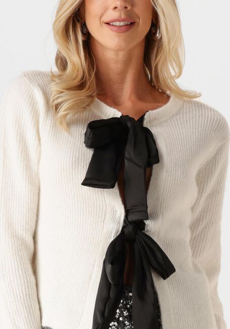 OBJECT Gilet OBJPARVI SATEEN BOW KNIT CARDIGAN en blanc - large
