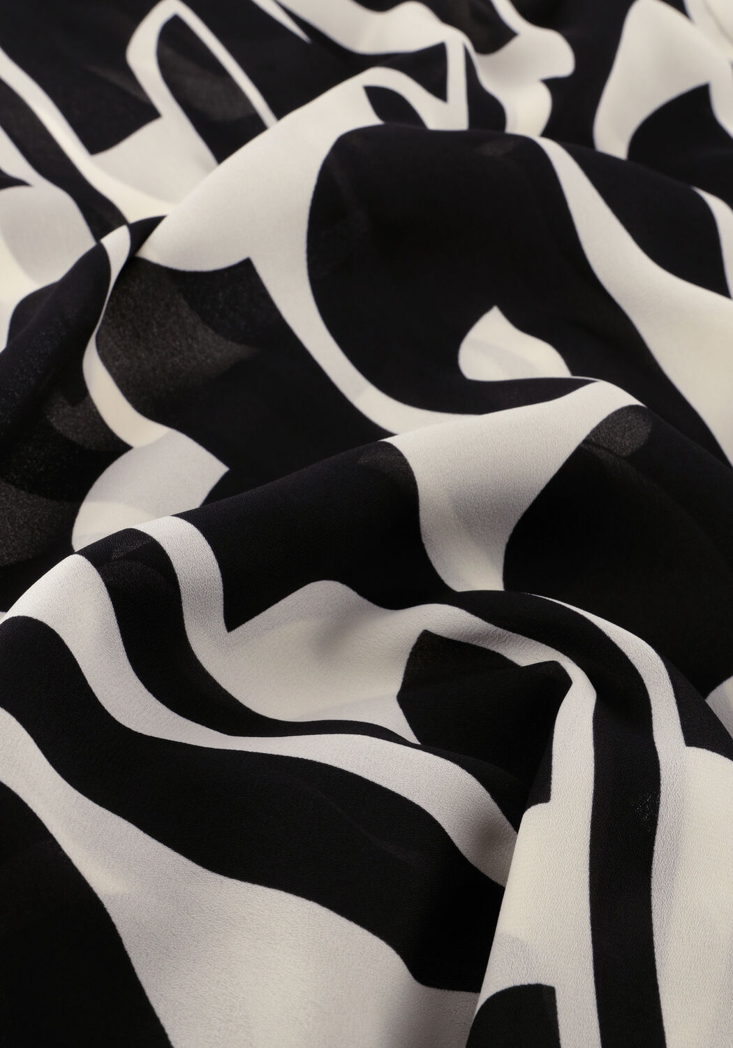 ANOTHER LABEL MACY GRAPHIC SHIRT L/S Blouses en noir - large