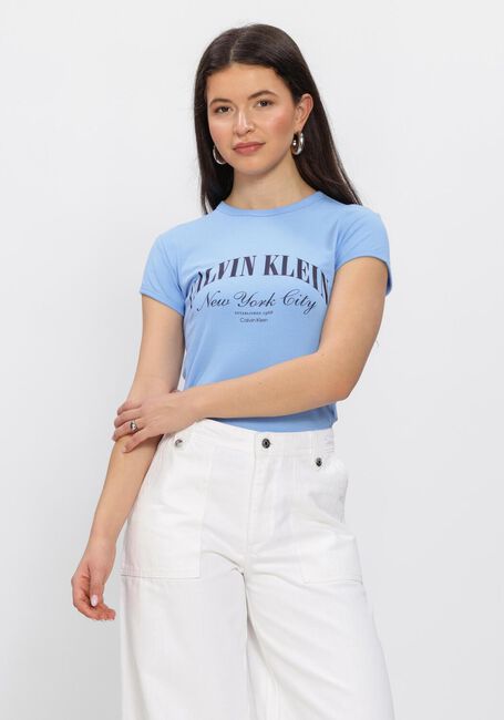 CALVIN KLEIN T-shirt SS GRAPHIC LOGO BABY TEE en bleu - large