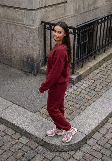 ALIX THE LABEL Pantalon de jogging LADIES KNITTED ALIX SWEAT PANTS en rouge - large