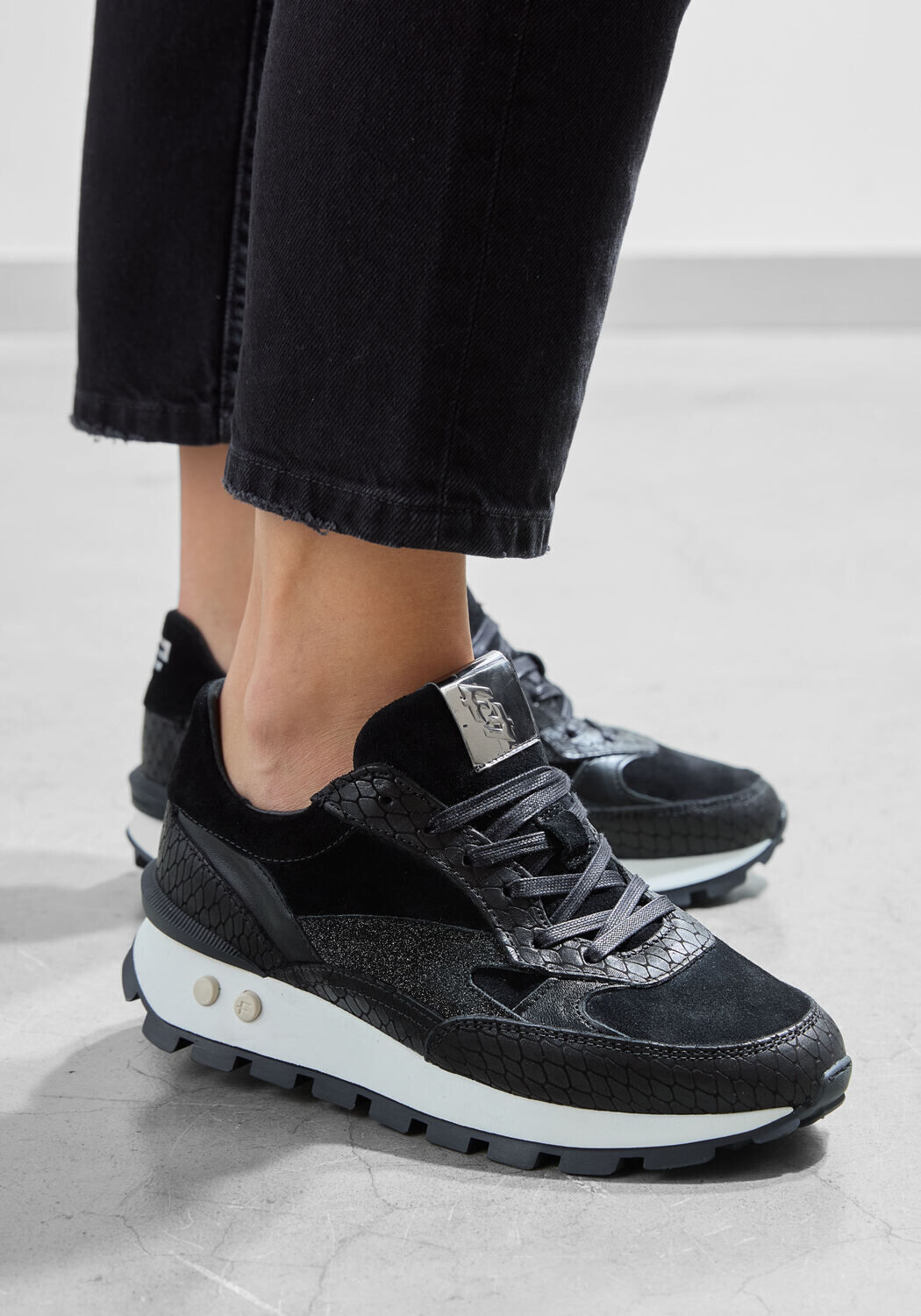 FLORIS VAN BOMMEL Baskets basses BLOKKI 04.03 en noir - medium