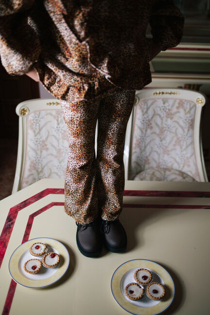 Bruine DAILY BRAT Flared broek LEOPARD HEART FLARED PANTS - large
