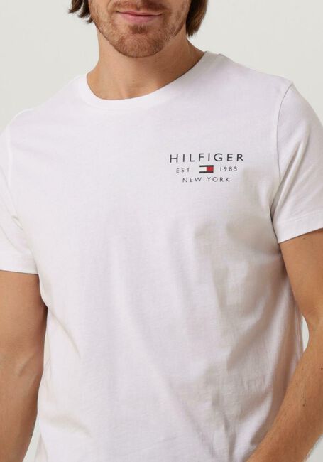 TOMMY HILFIGER T-shirt BRAND LOVE SMALL LOGO TEE en blanc - large