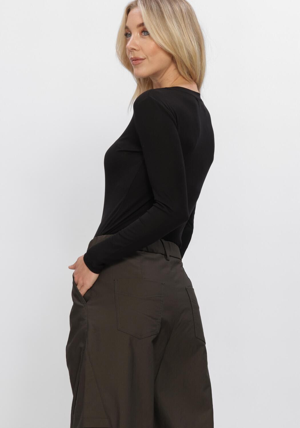 WITHBLACK Haut WBLJOSEFINE LS TEE en noir - large
