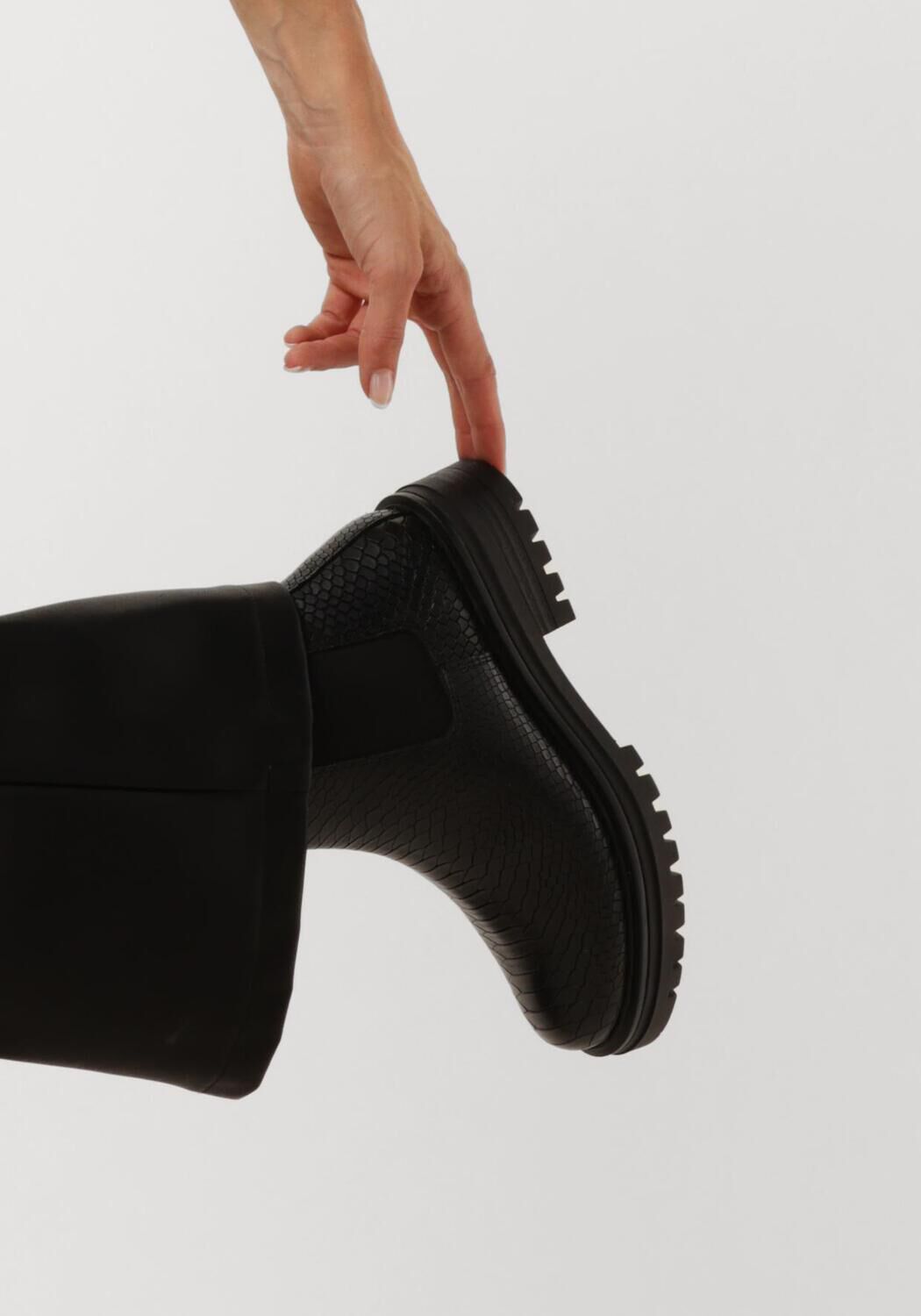 Zwarte OMODA  MONK-24 - large