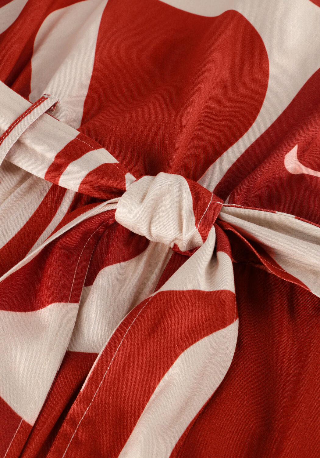 ANOTHER LABEL Combinaison NENA GRAPHIC JUMPSUIT S/S en rouge - large