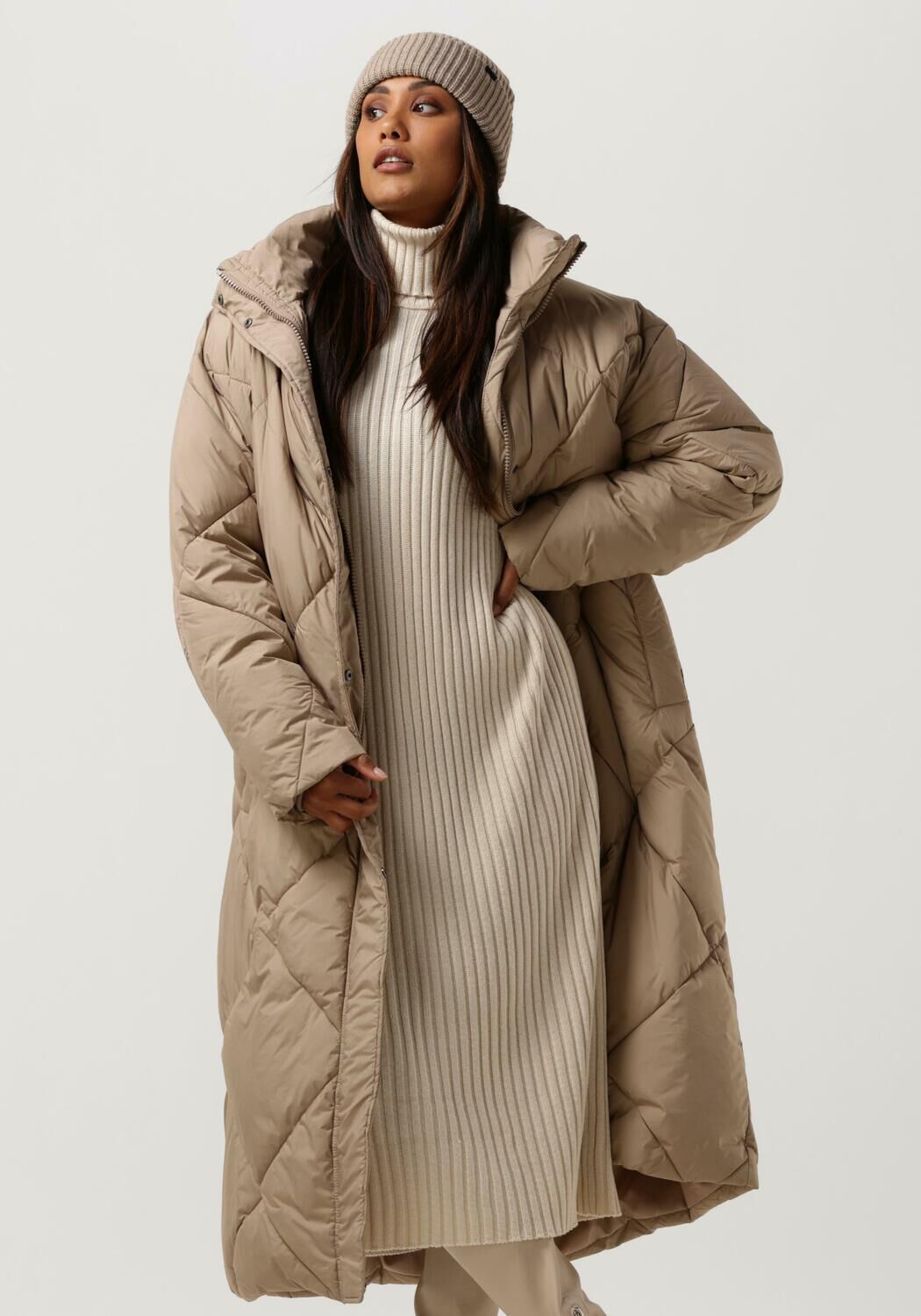 Lange beige puffer jas 2025