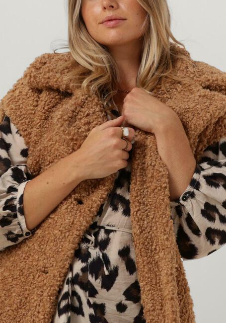 Cognac NOTRE-V Gilet BELTED TEDDY GILET - large
