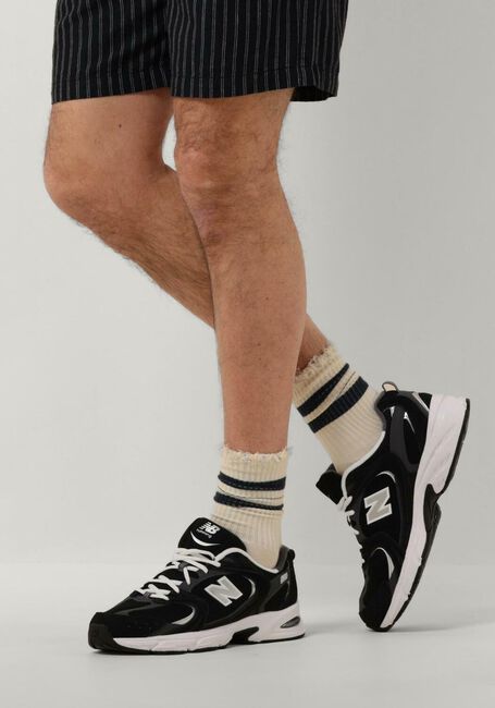 NEW BALANCE Baskets basses MR530 M en noir - large
