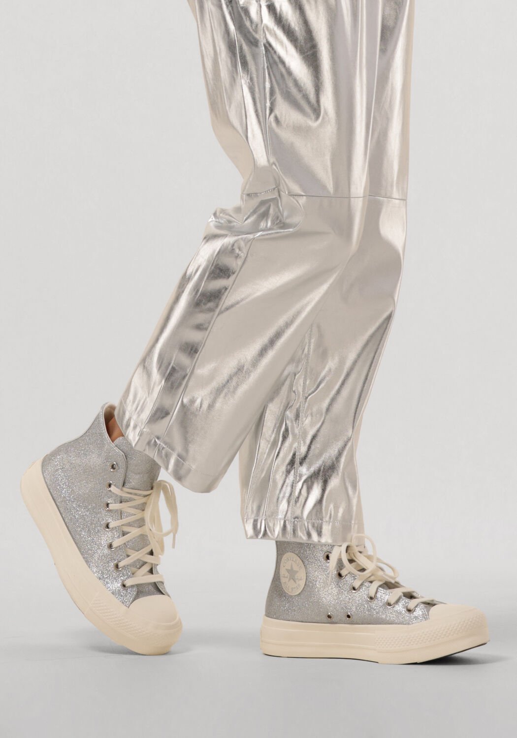Converse blanche bout argent new arrivals