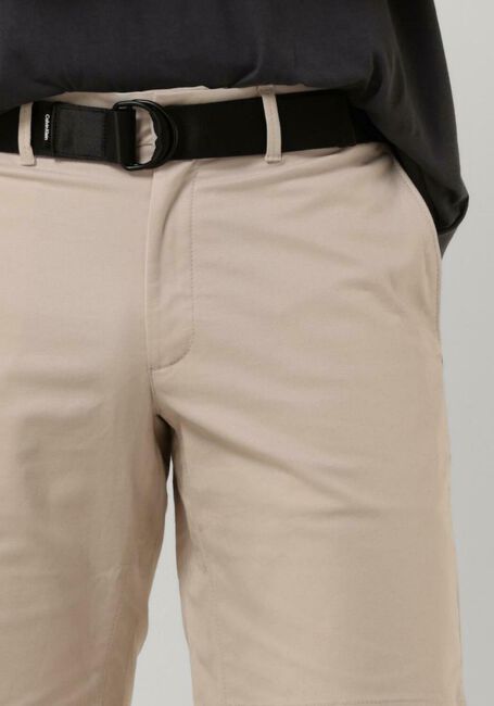 CALVIN KLEIN Pantalon courte MODERN TWILL SLIM SHORT BELT en beige - large