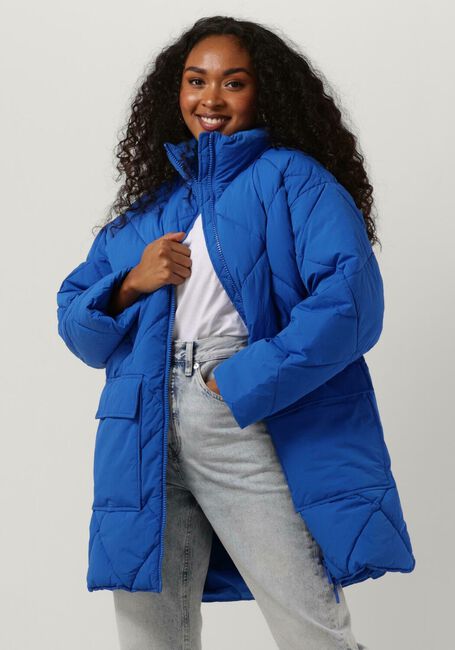 SELECTED FEMME Veste matelassé HEIDI PUFFER JACKET en bleu - large
